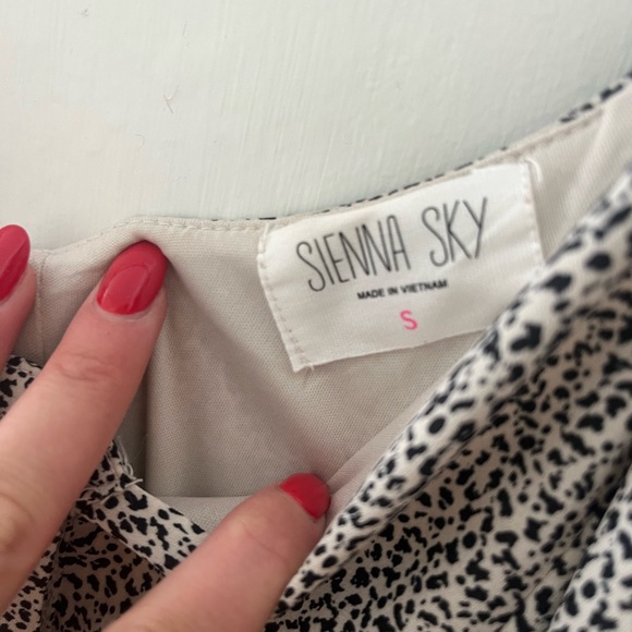 Black and cream patterned midi dress - Picture 4 of 5